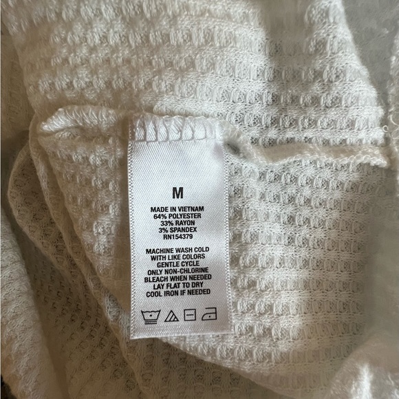 Aeropostale Women’s White Waffle Knit 3/4 Sleeve Soft Sweater - Picture 4 of 4